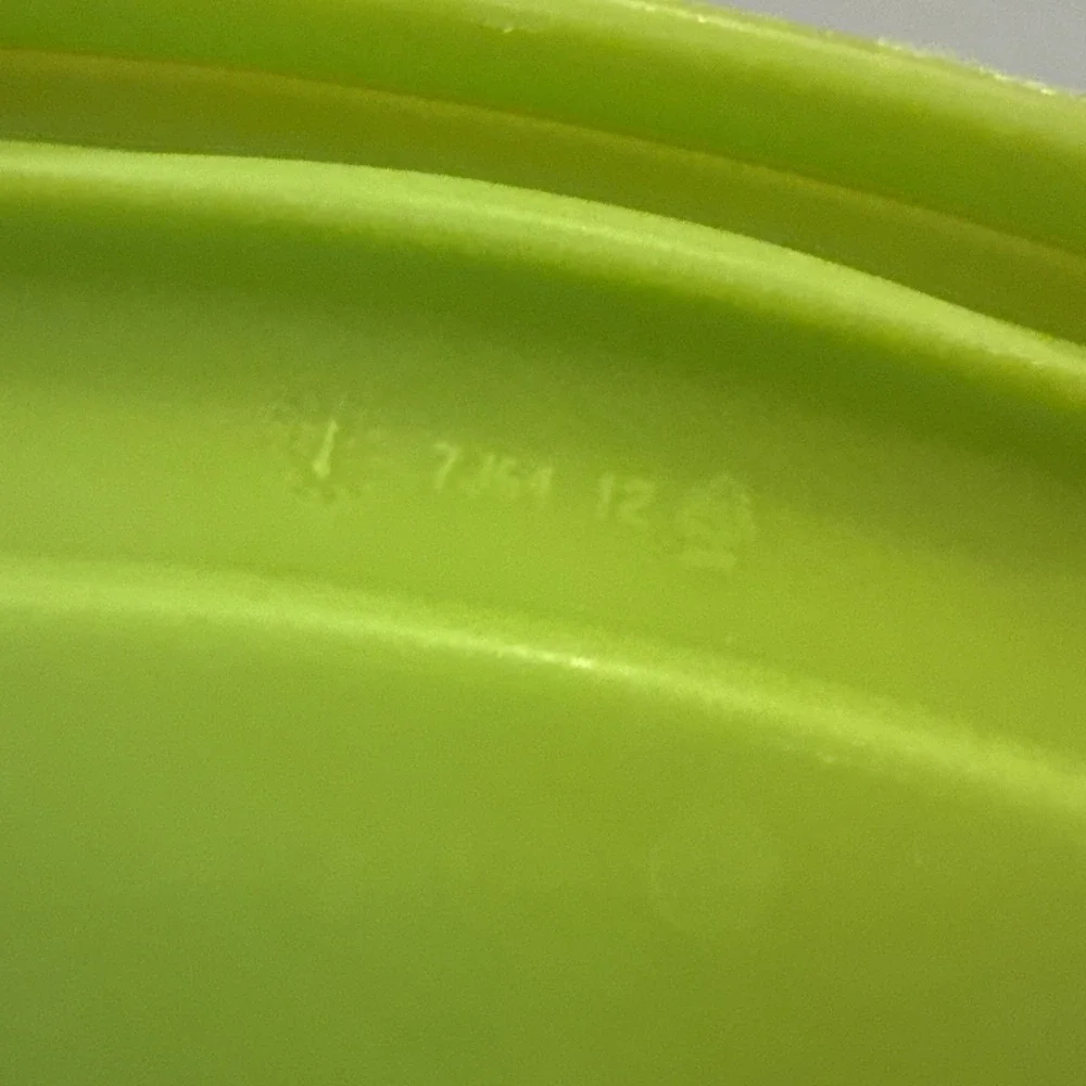 Rubbermaid Bright Spring Green‎ Easy Find 7J64 Replacement Lid Only